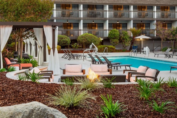 Hilton Garden Inn Monterey image 8